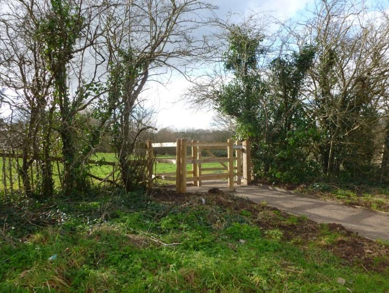 The wooden gateway into Scantleberry open space of Bromley heath Road